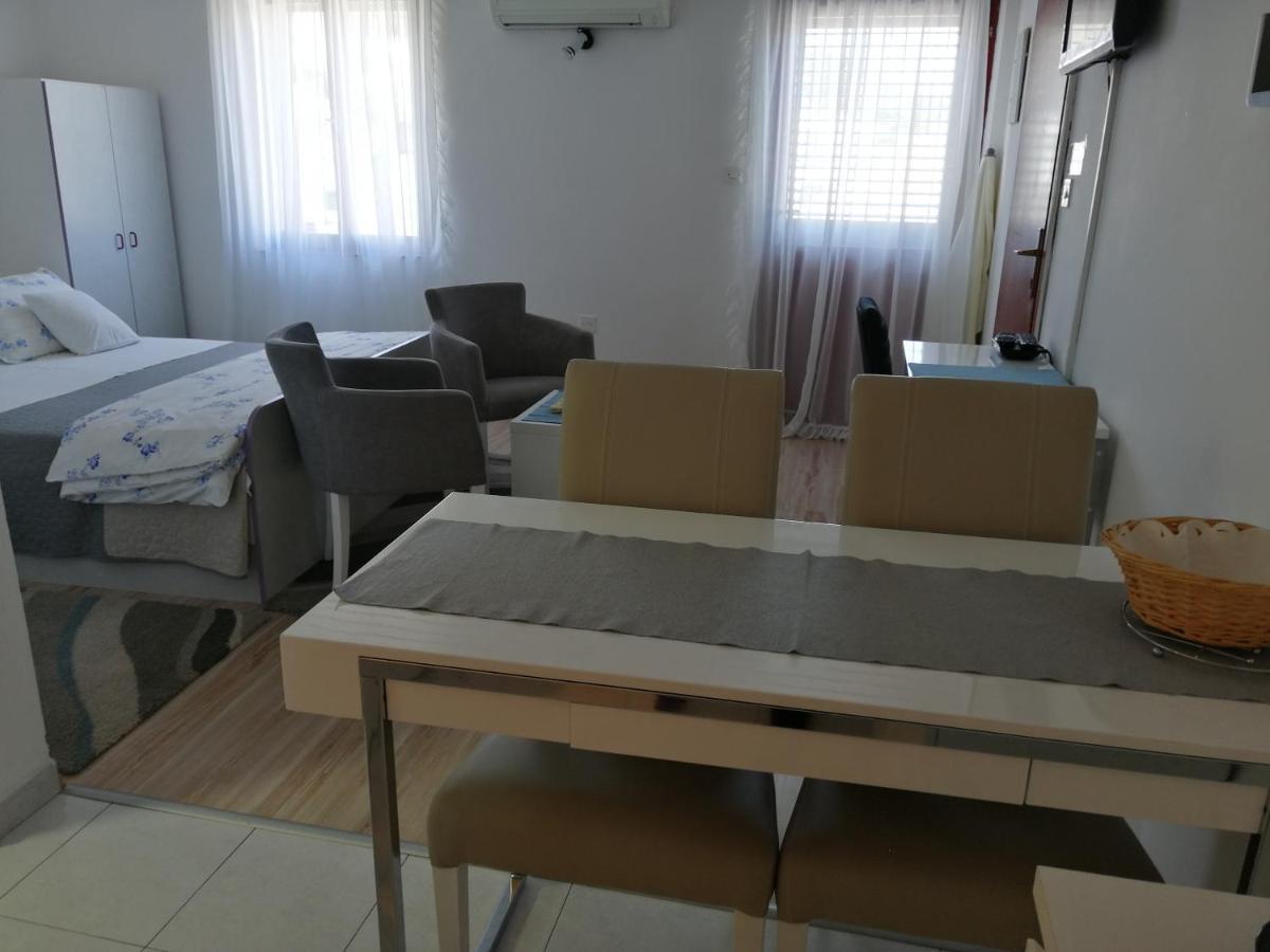 Studio Apartments Kuljis Vis Eksteriør billede