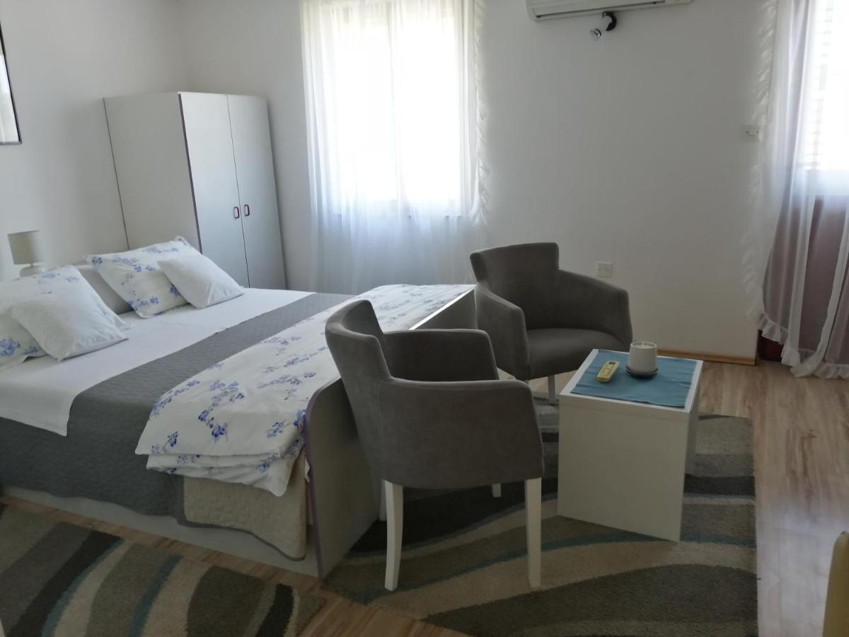 Studio Apartments Kuljis Vis Eksteriør billede