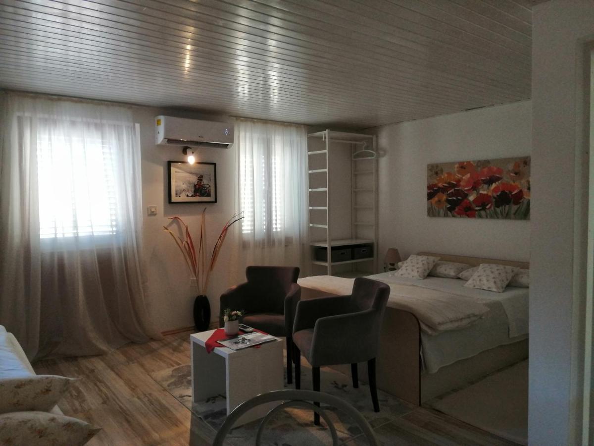 Studio Apartments Kuljis Vis Eksteriør billede