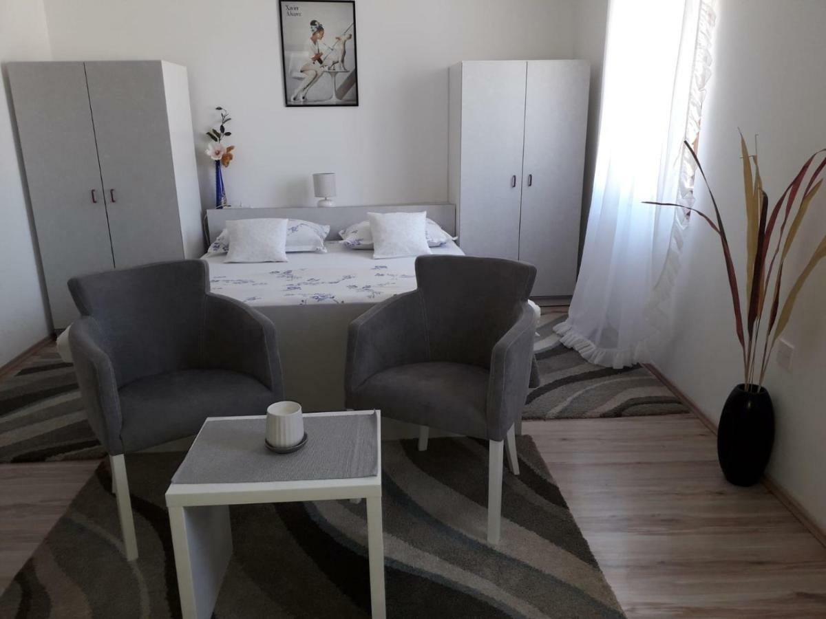 Studio Apartments Kuljis Vis Eksteriør billede
